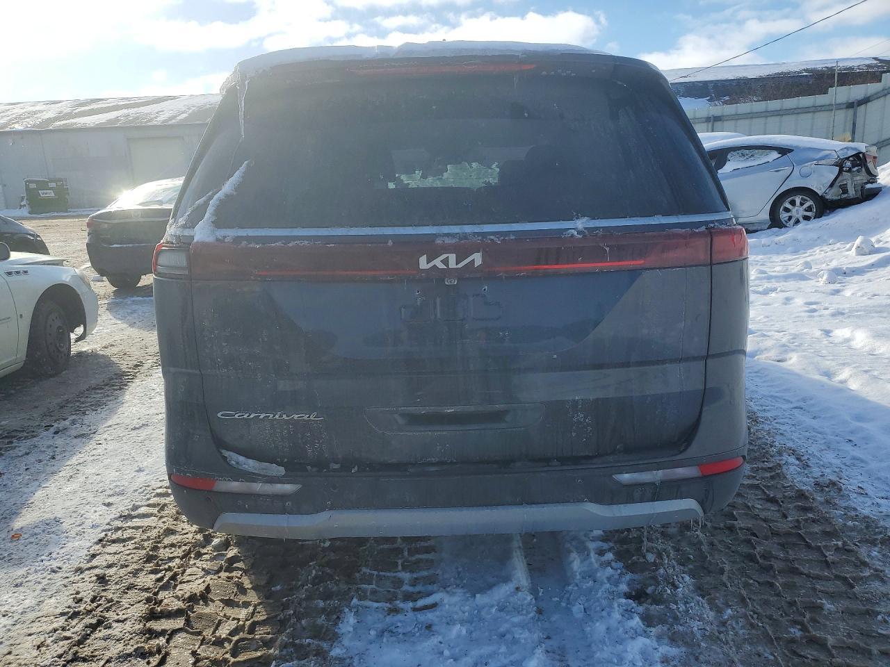 2022 KIA Carnival lx