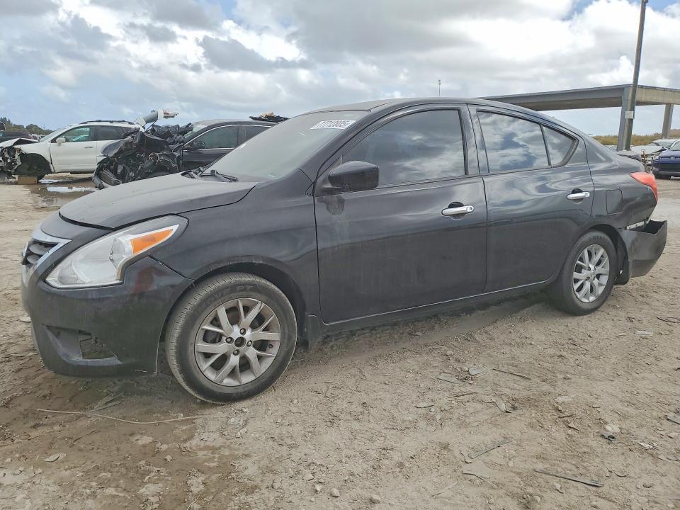 2017 Niss Versa s
