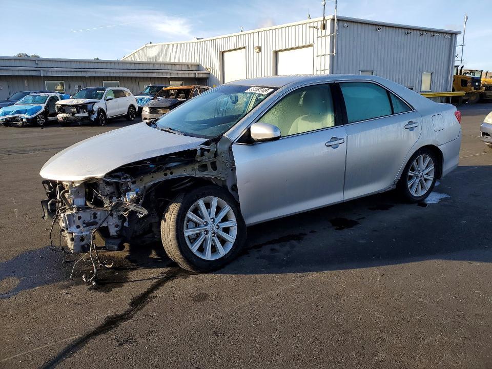 2014 Toyota Camry Hybrid xle