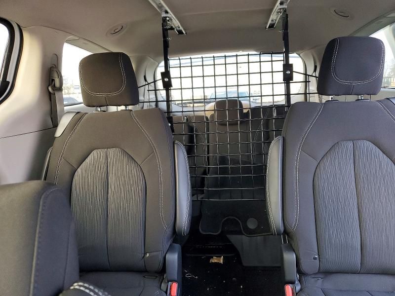 2024 Chrysler Voyager lx