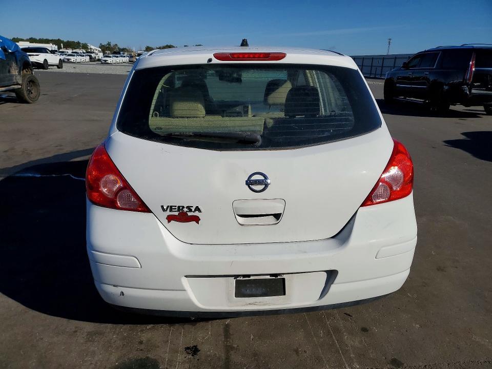 2011 Nissan Versa 1.8 s