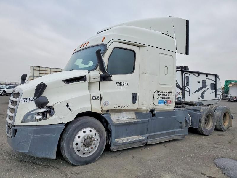2019 Freightliner Cascadia 116 Semi Truck
