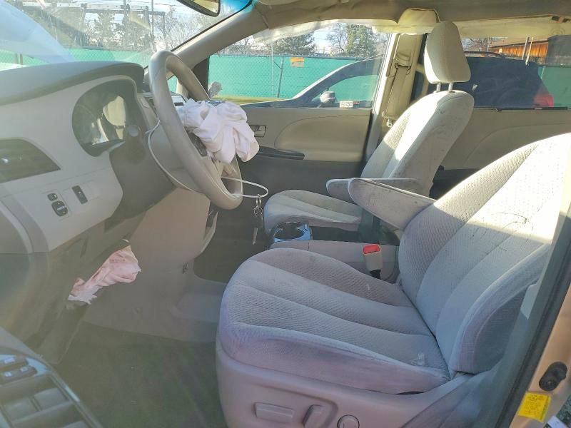 2011 Toyota Sienna le