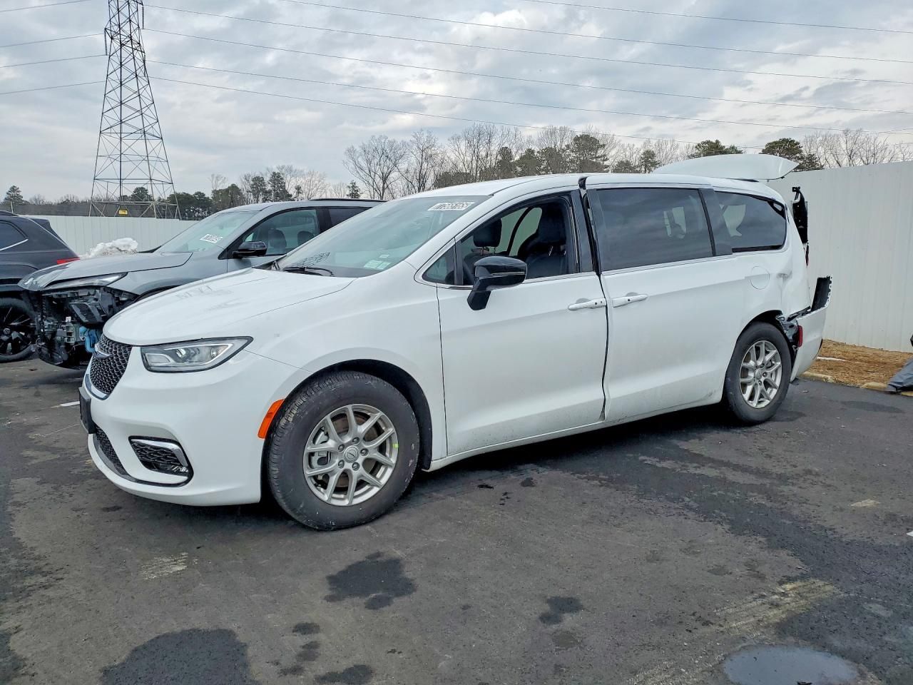 2026 Chrysler Pacifica Select