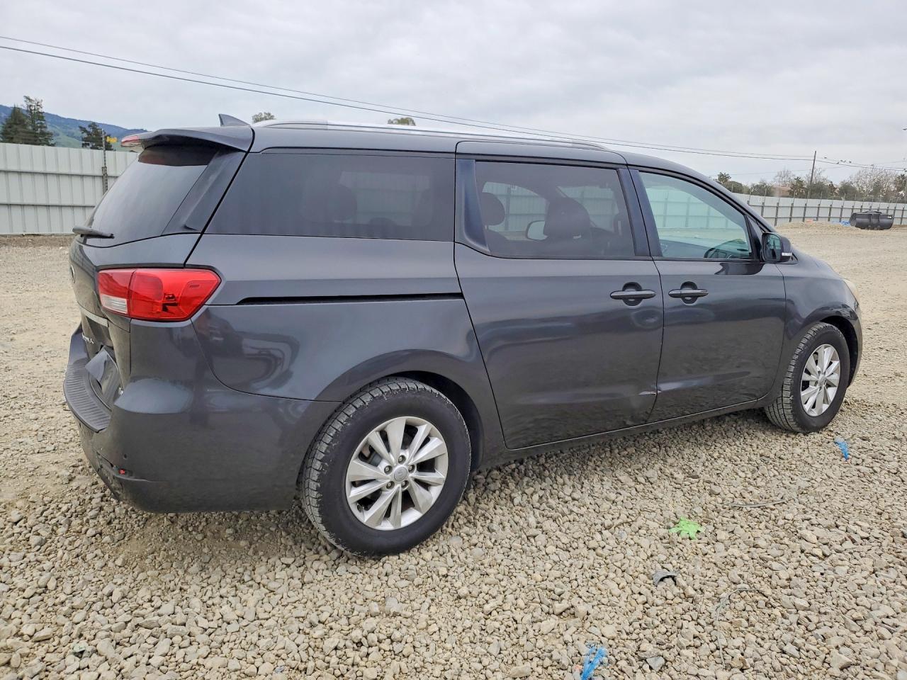 2016 KIA Sedona lx