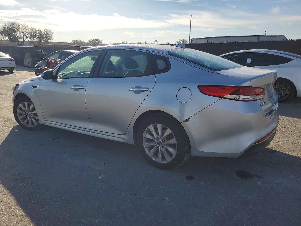 2017 KIA Optima lx