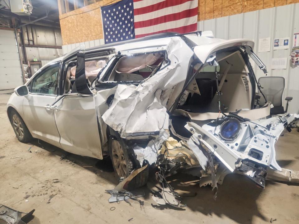 2022 Chrysler Pacifica Touring l