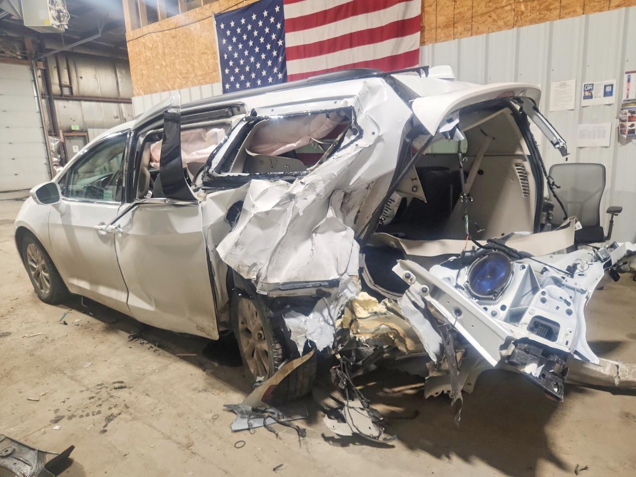 2022 Chrysler Pacifica Touring l