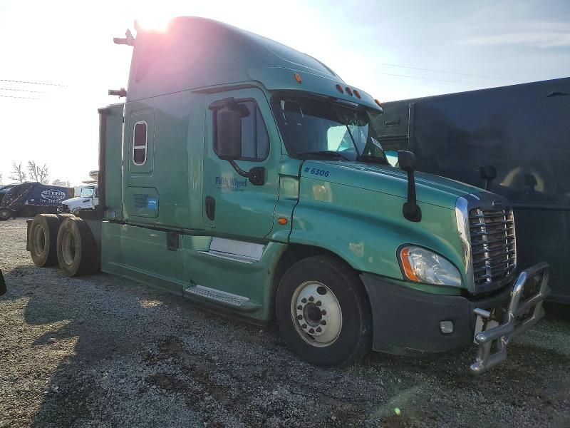 2015 Freightliner Cascadia Semi Truck