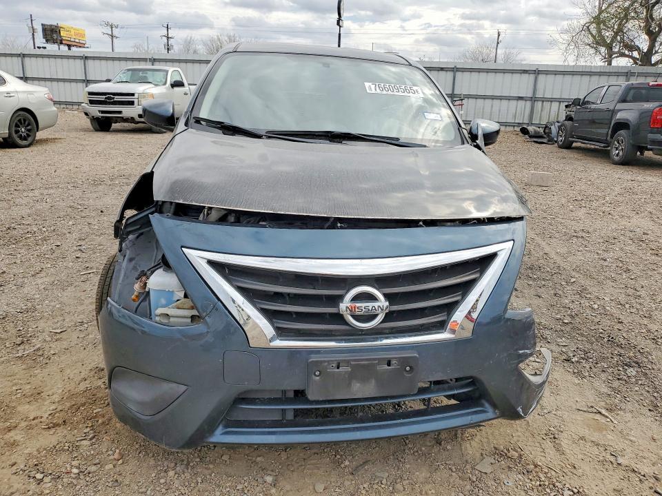 2017 Niss Versa