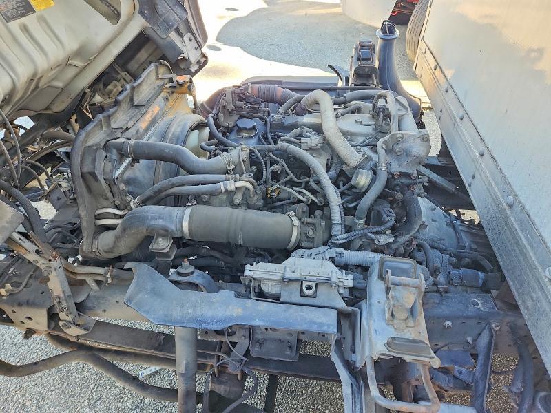 2011 Isuzu Npr hd box Truck