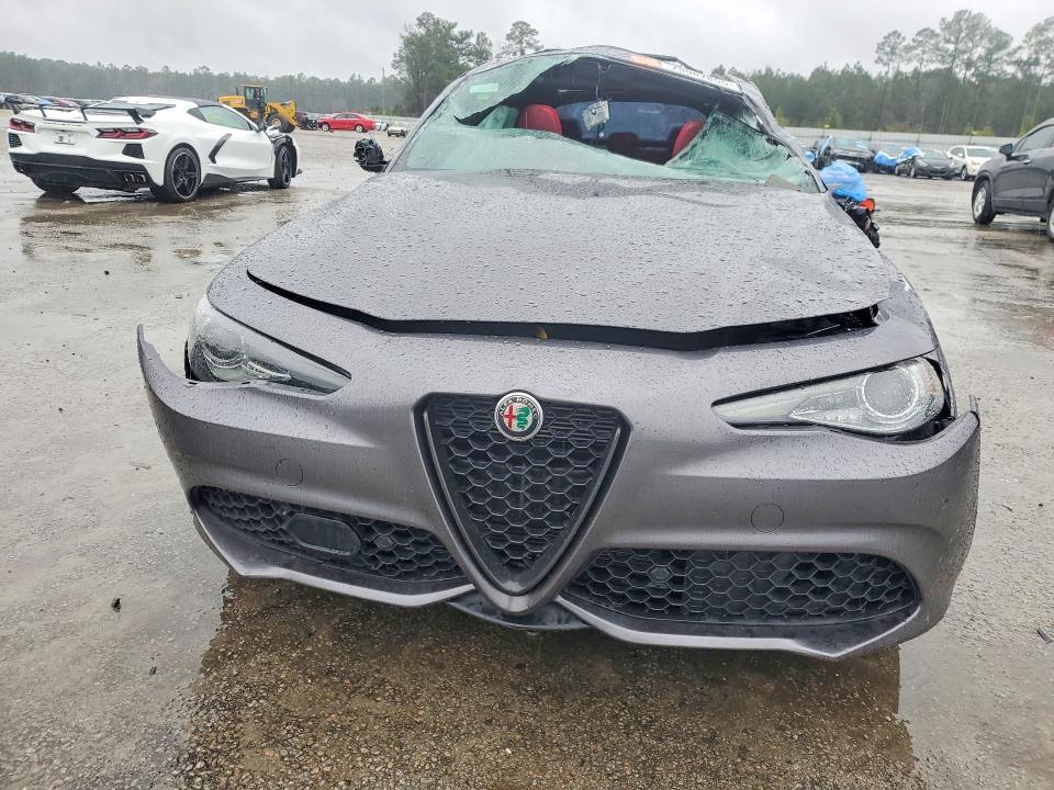 2022 Alfa Romeo Giulia Super