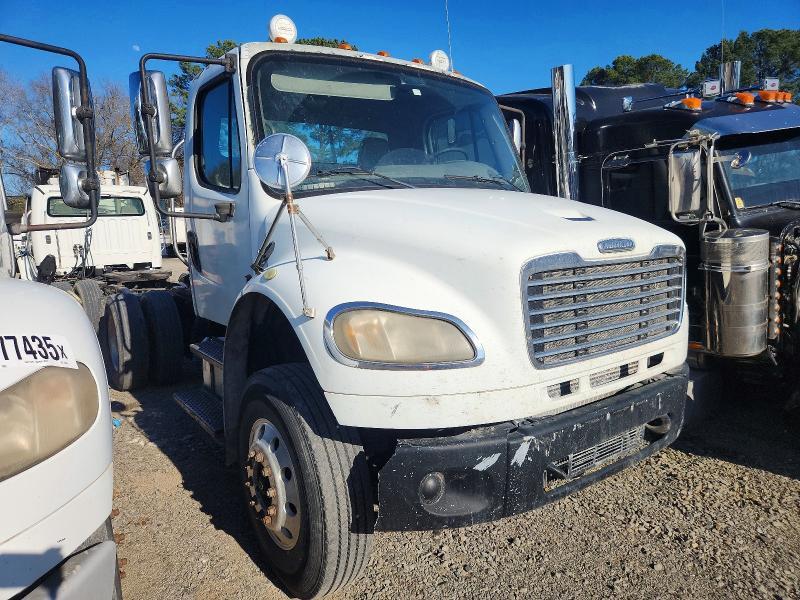 2010 Freigliner 2010 Freightliner Business Class M2 Semi Truck