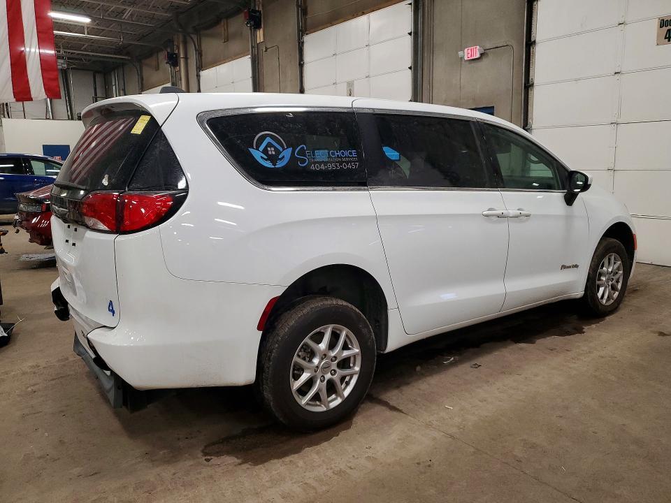 2022 Chrysler Voyager lx