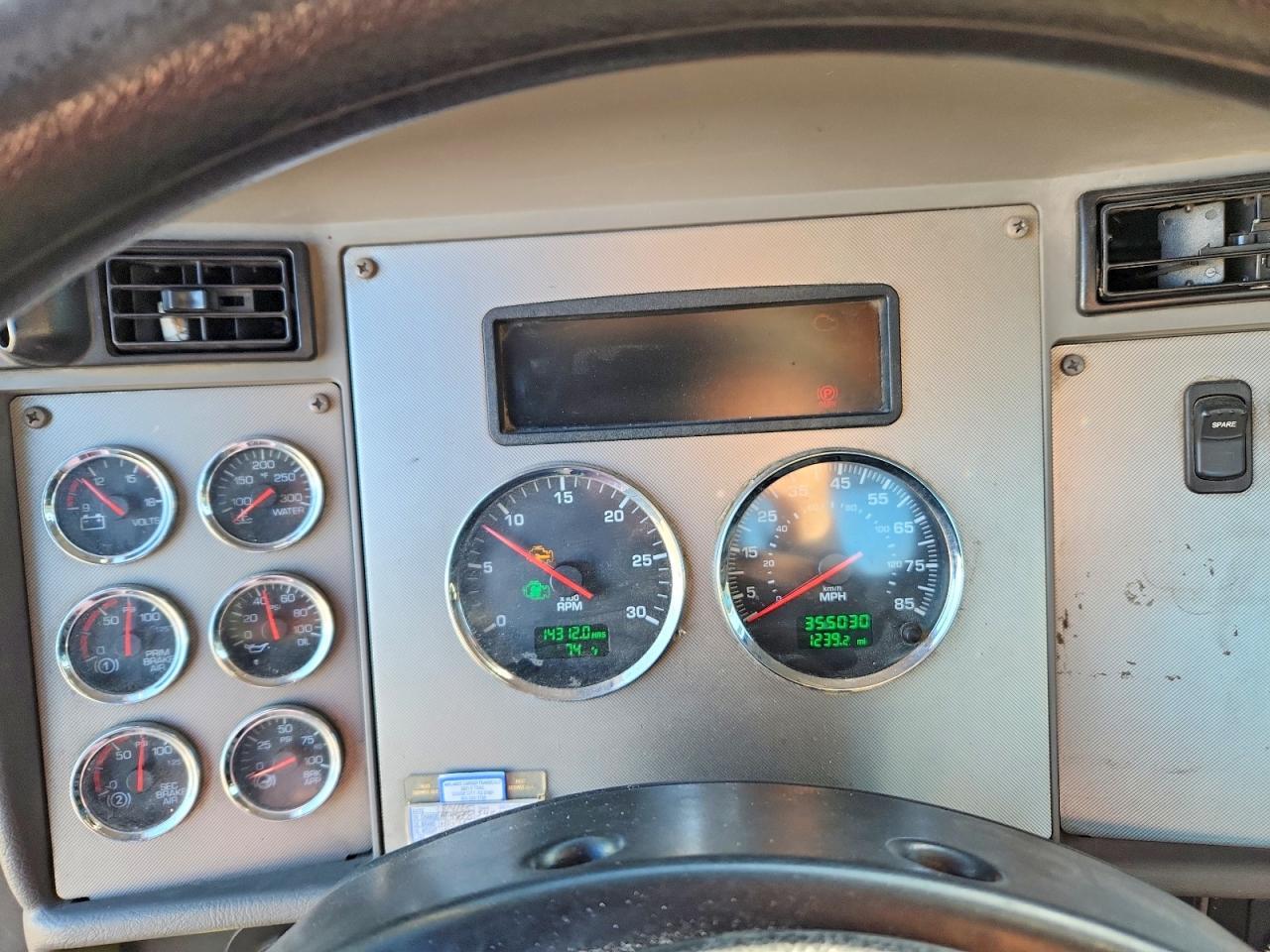 2017 Kenworth T300 Semi Truck