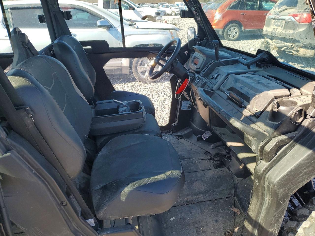 2023 Can-Am Defender-Utility Vehicle