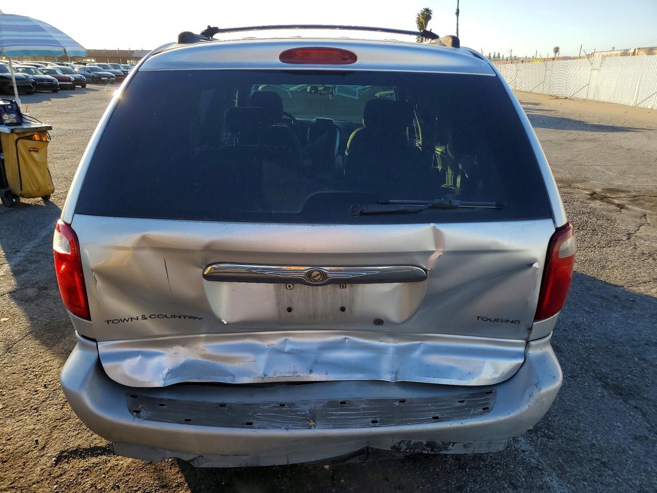 2005 Chrysler Town & Country Touring