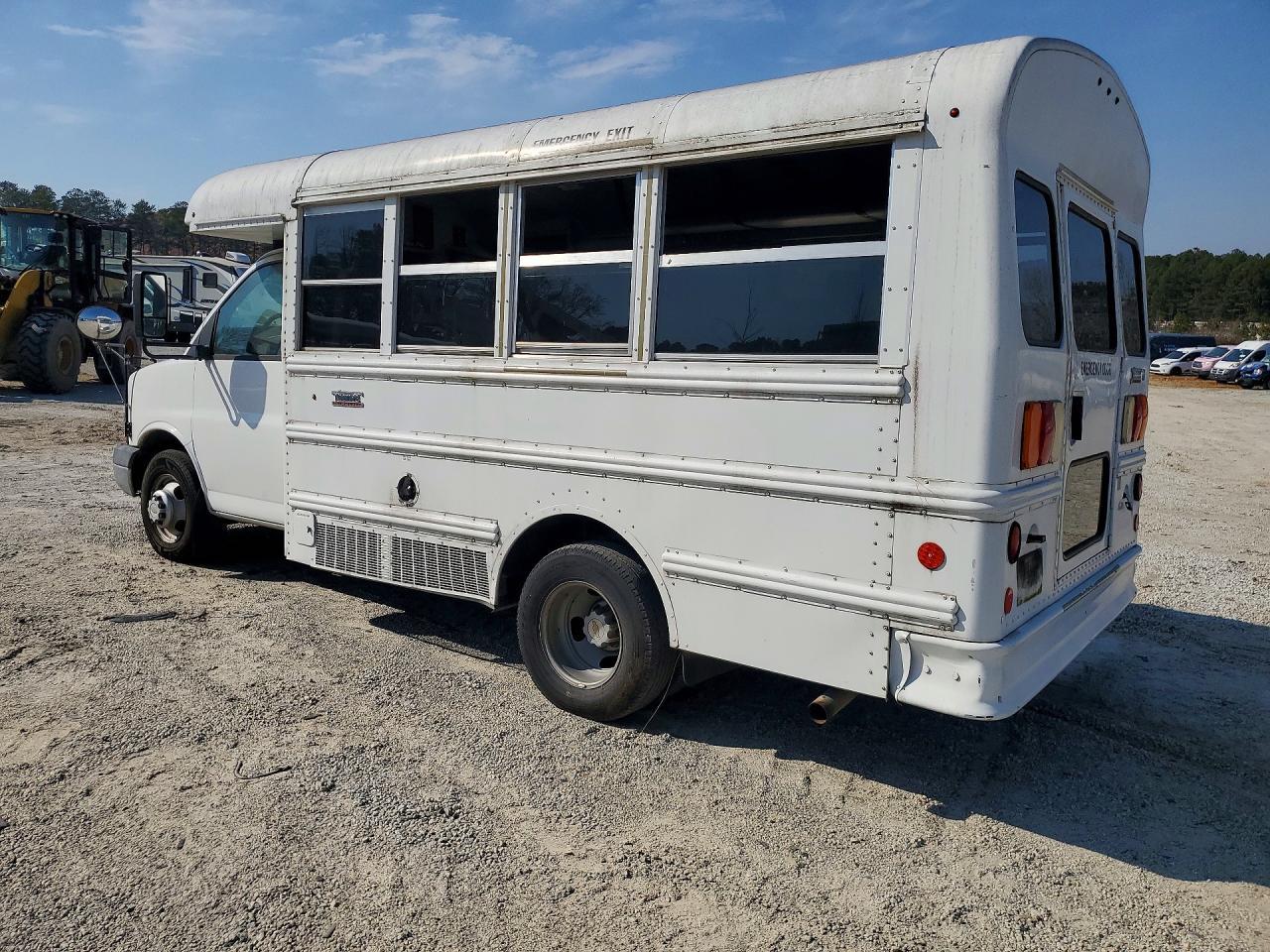 2011 Chevrolet Express G3500 Shuttle Bus