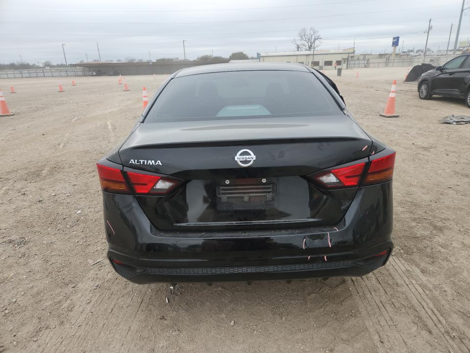 2022 Niss Altima