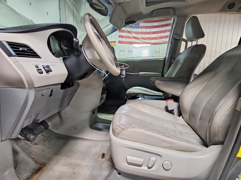 2012 Toyota Sienna xle