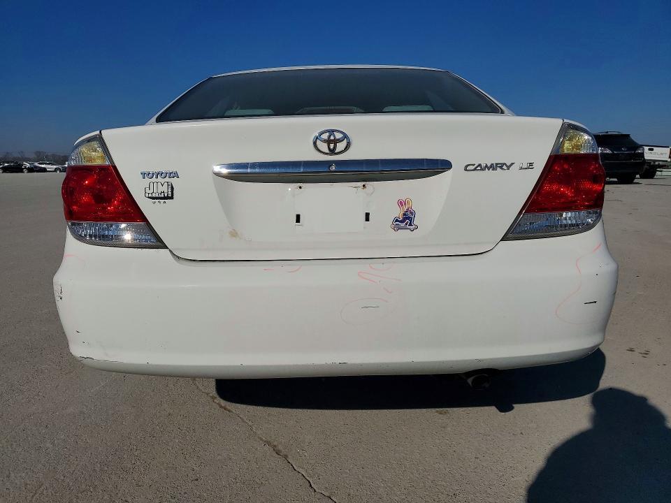 2005 Toyota Camry le