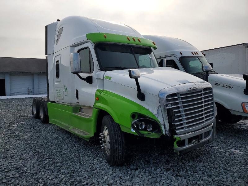 2016 Freigliner 2016 Freightliner Cascadia 1-semi Truck
