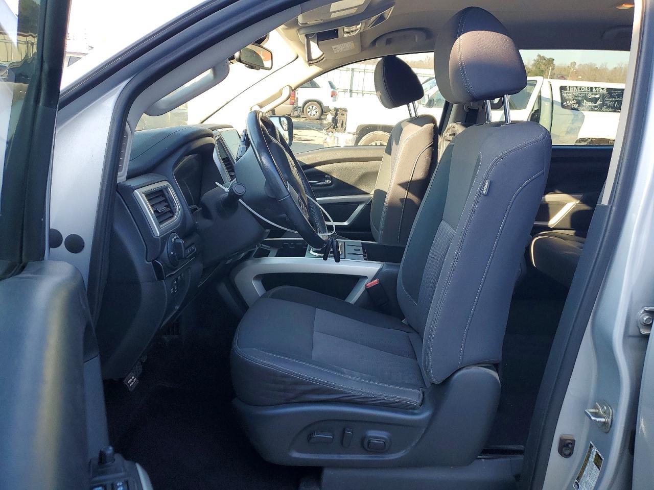 2020 Nissan Titan SV