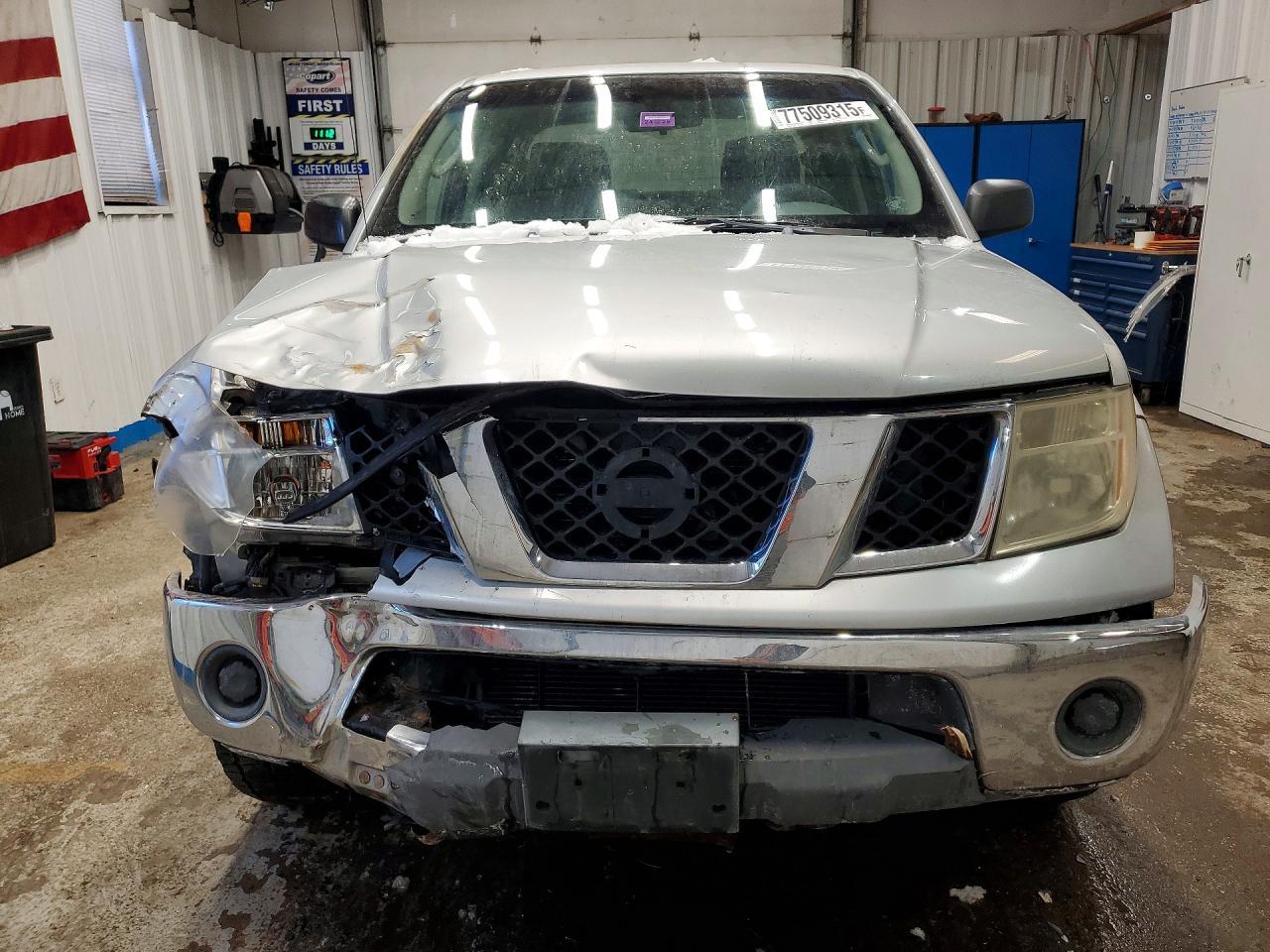 2005 Nissan Frontier Crew Cab LE