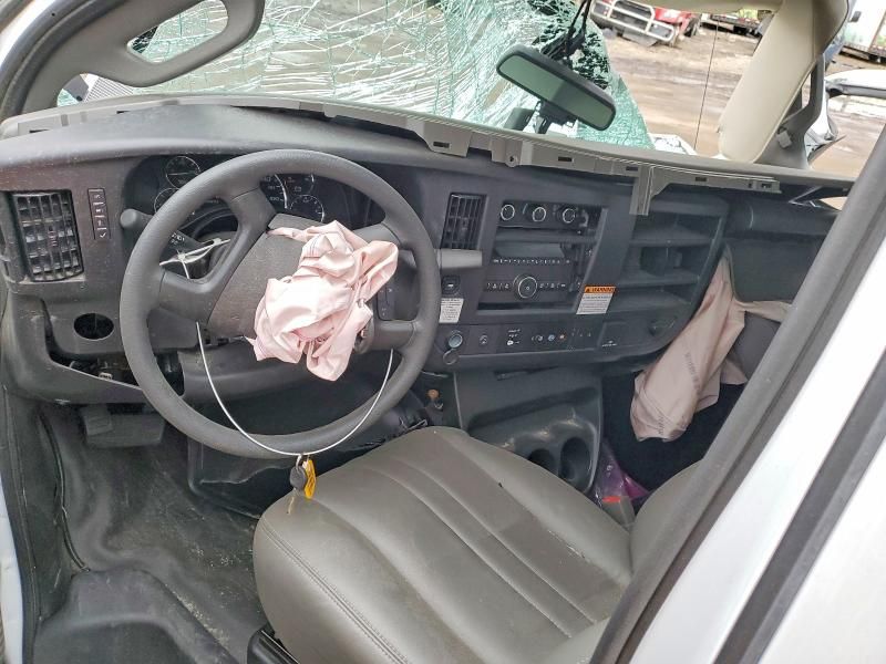 2025 GMC Savana BOX Truck