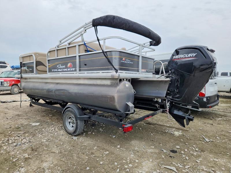 2025 Sun Tracker Partybarge