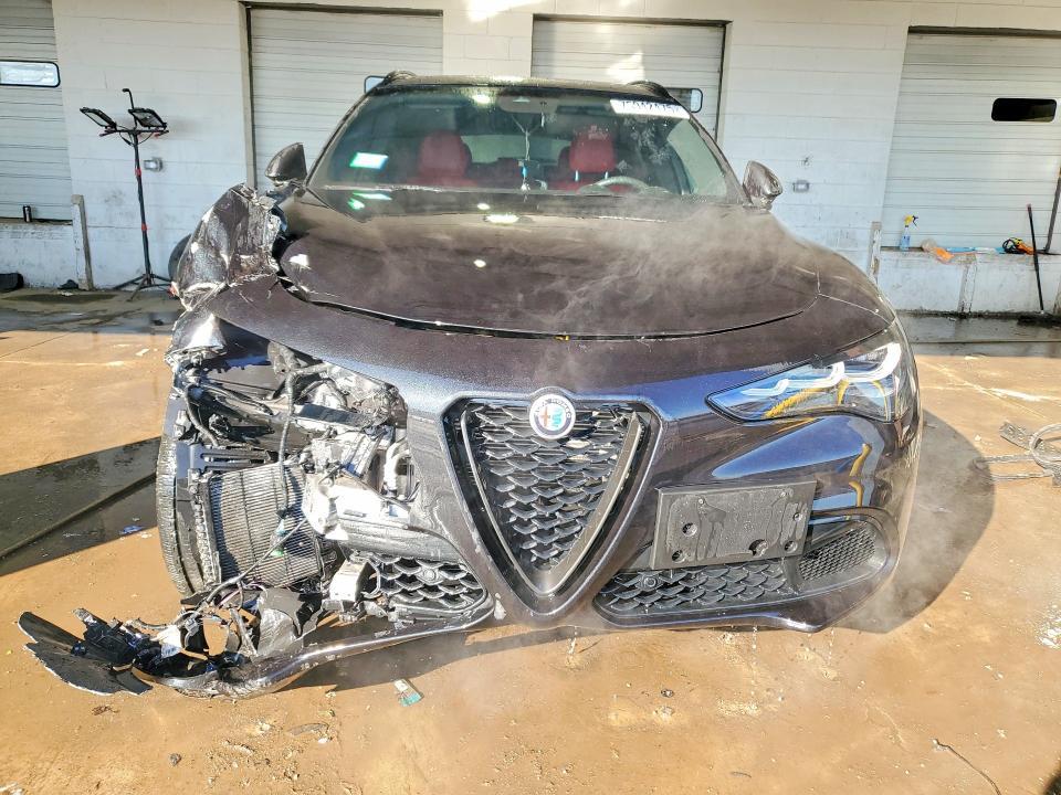 2024 Alfa Romeo Stelvio ti