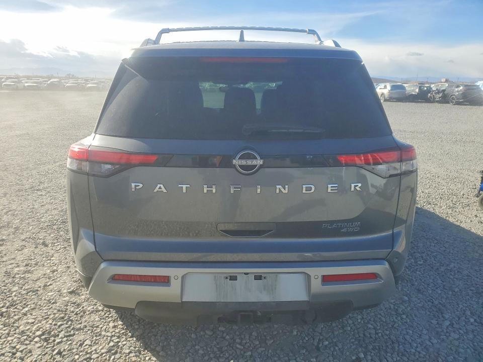 2023 Nissan Pathfinder Platinum