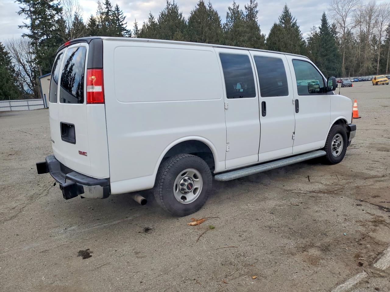 2017 GMC Savana 2500 Cargo Delivery Van
