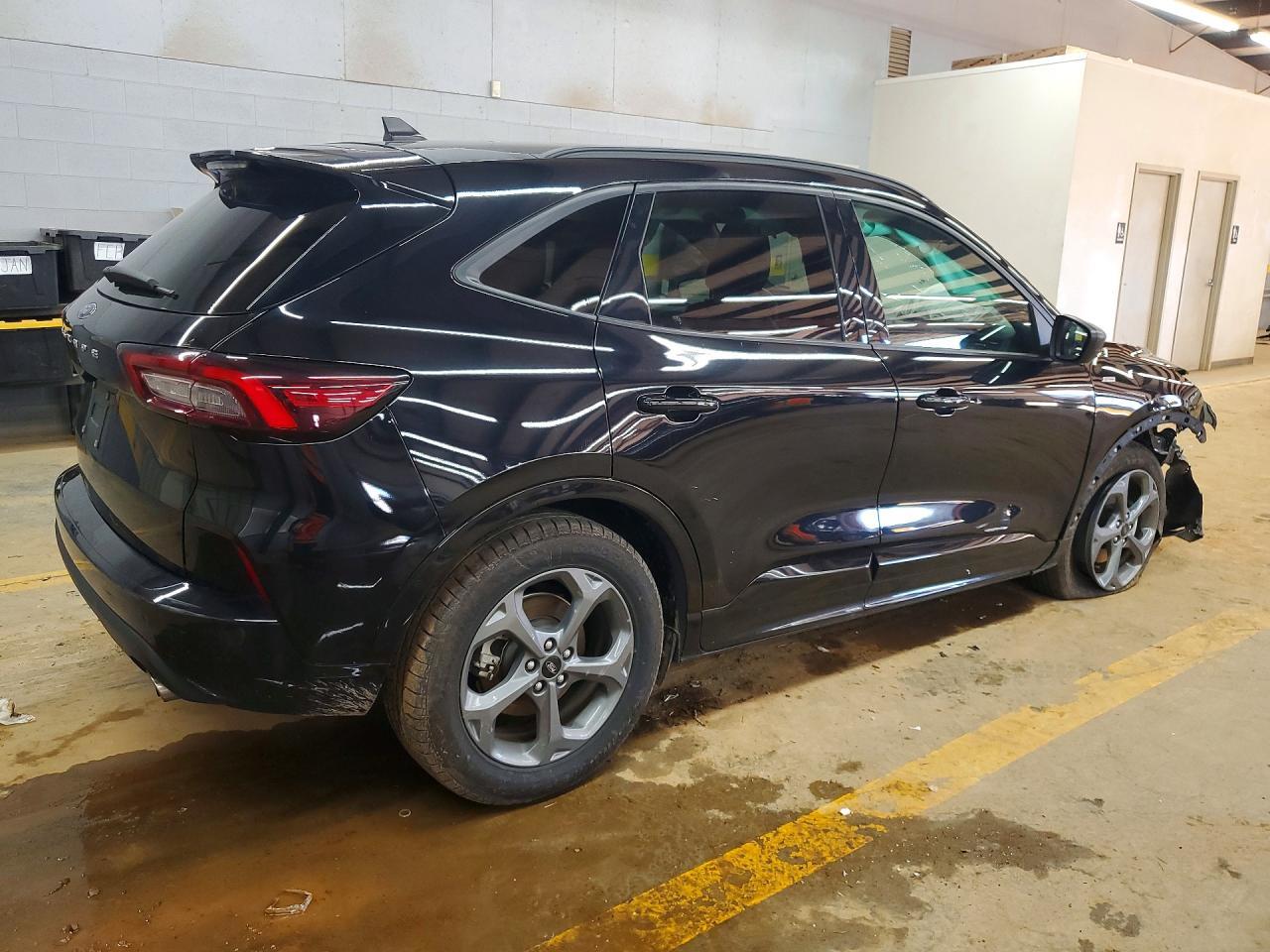 2023 Ford Escape st Line