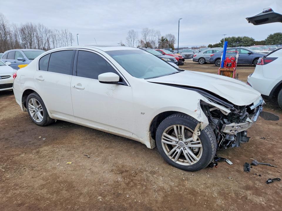 2015 Infinity Q40