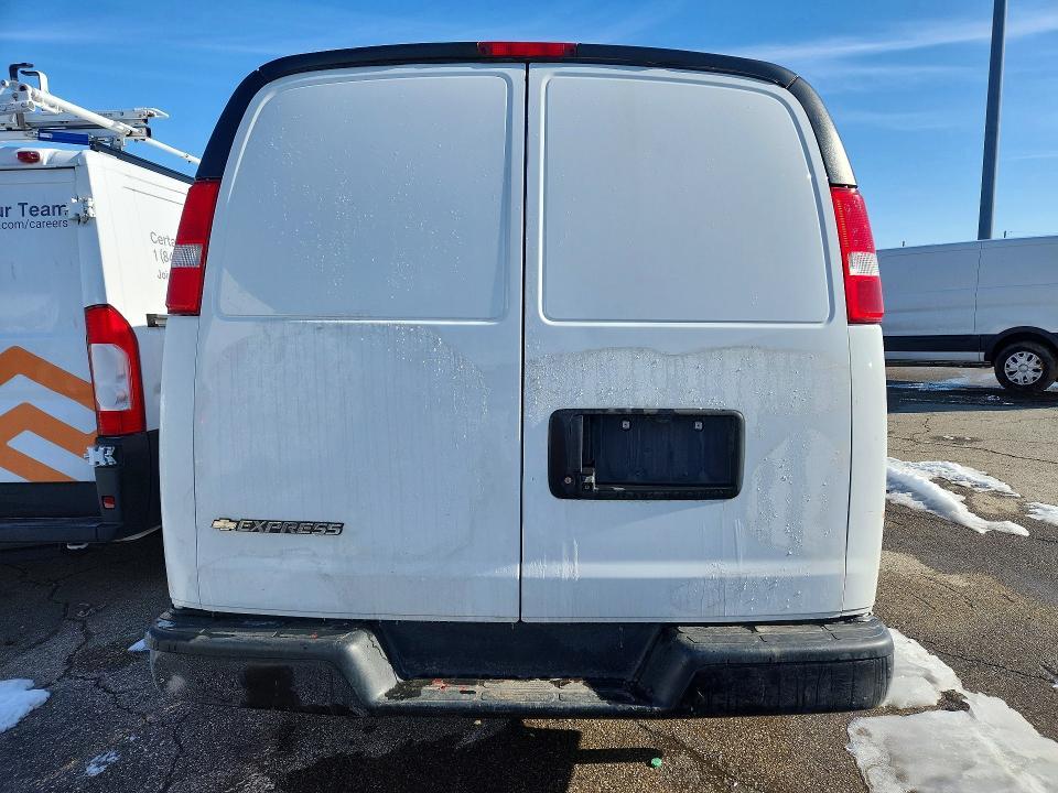 2021 Chev Express G2500