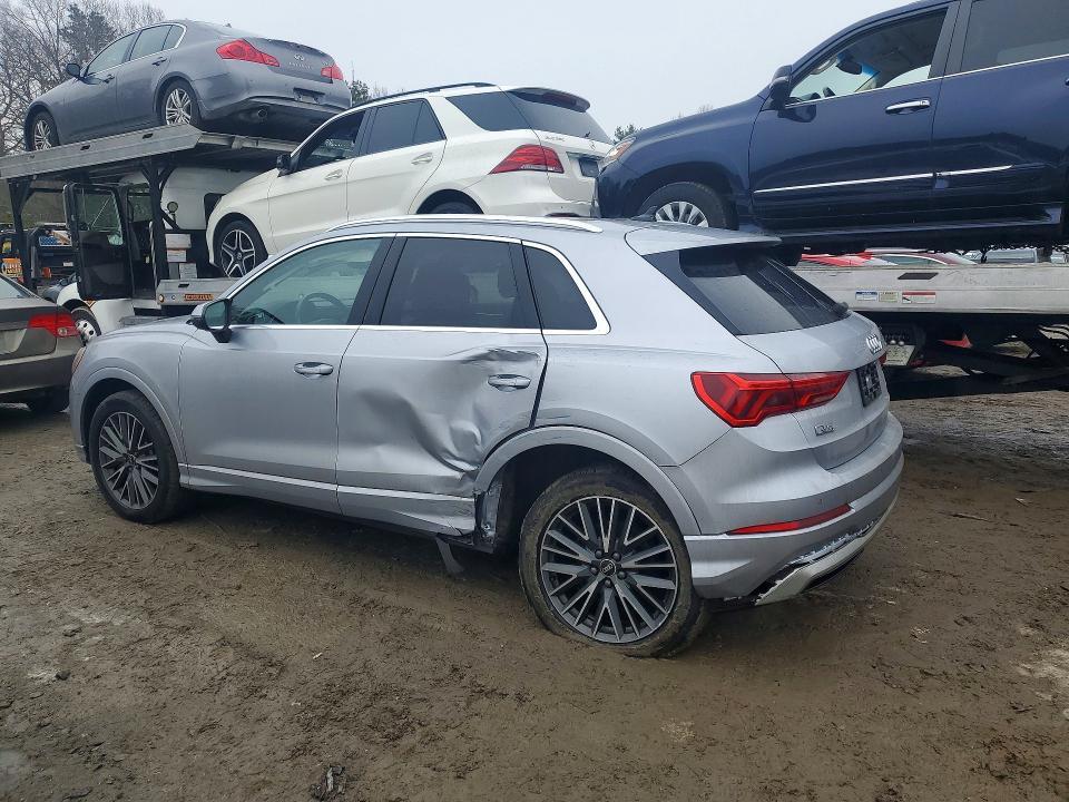 2022 Audi Q3 Premium 40