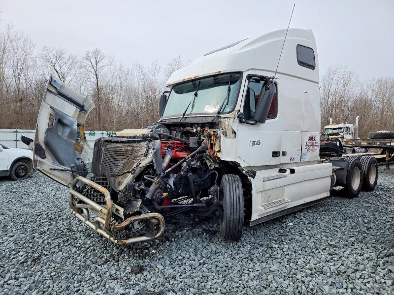 2013 Volvo VNL Semi Truck