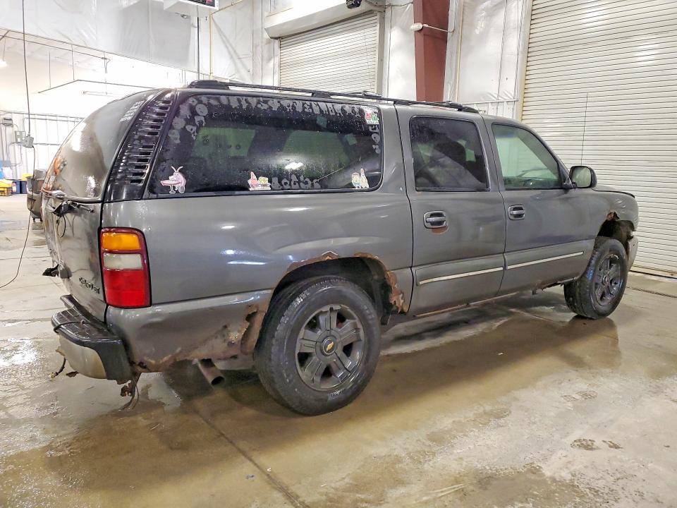 2002 Chevrolet Suburban 1
