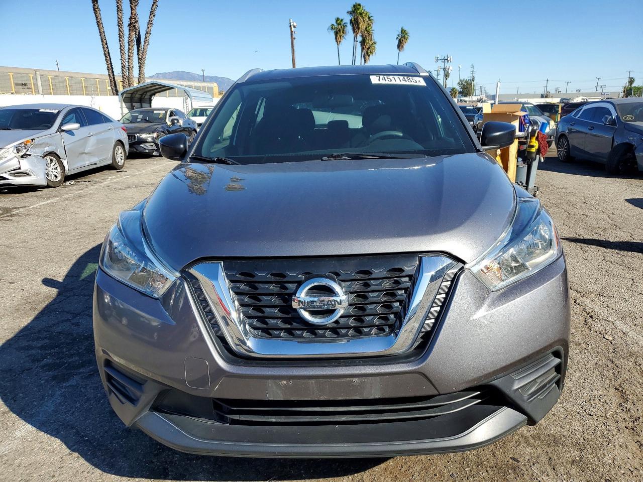 2018 Nissan Kicks s
