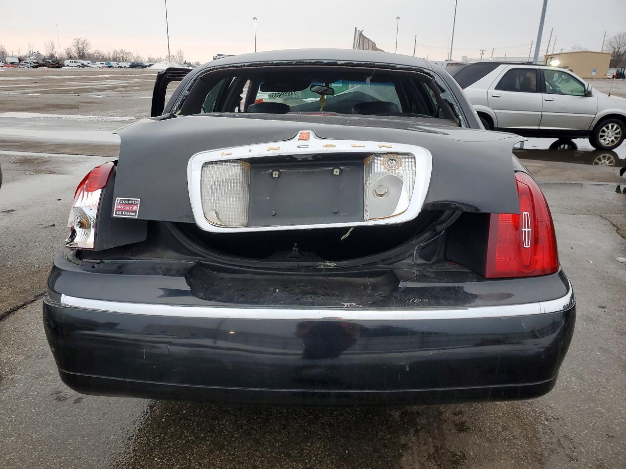 2002 Lincoln Town car Signature