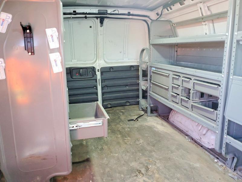 2017 GMC Savana 2500 Cargo Utility / Service van