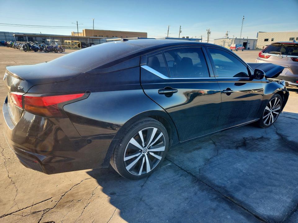 2021 Nissan Altima sr