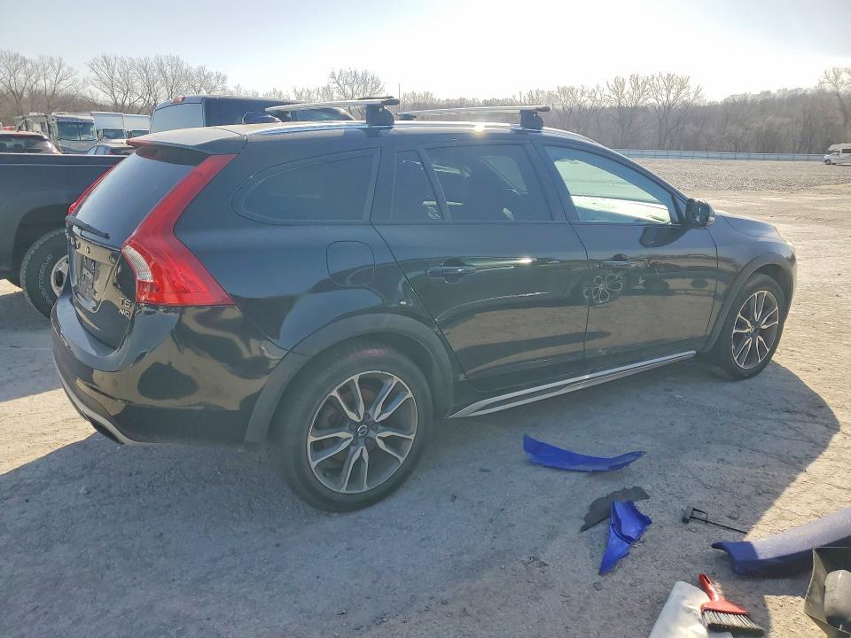 2018 Volvo V60 Cross Country Premier