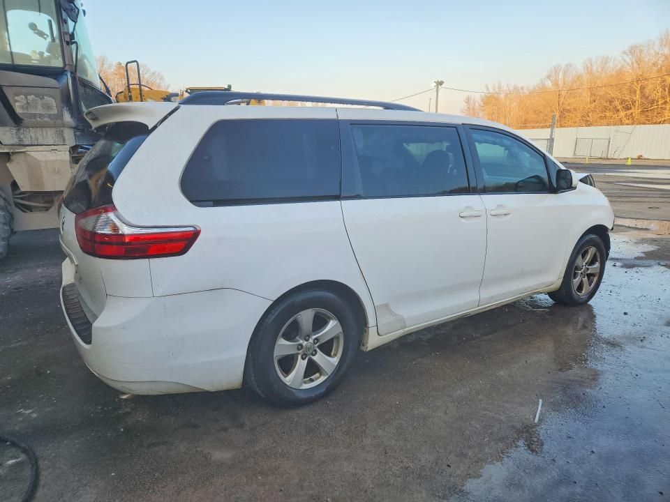 2016 Toyota Sienna le 8-passenger