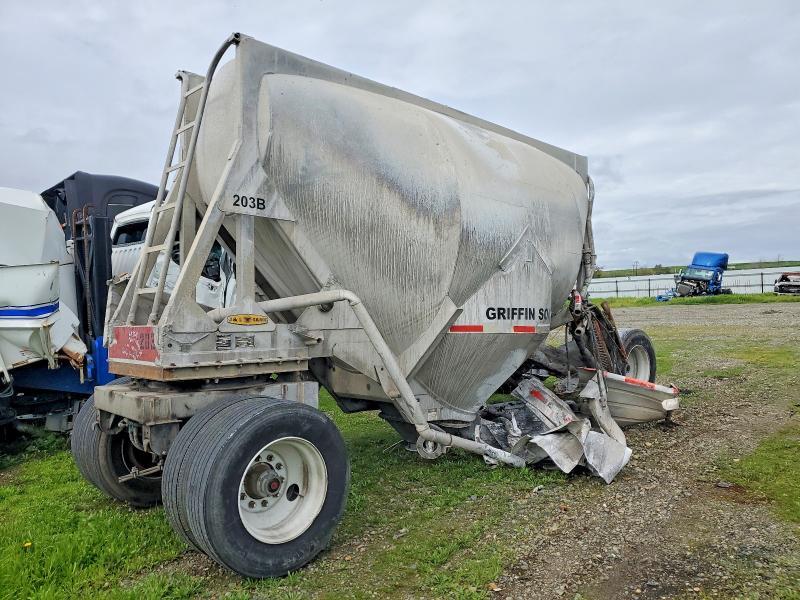 1986 J & L Pneumatic dry Bulk Trailer