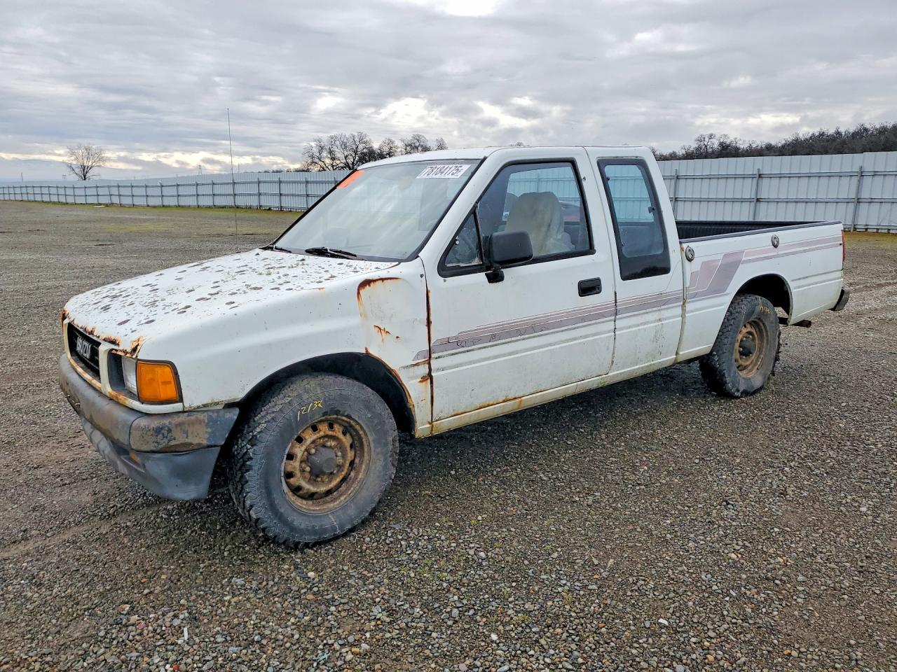 1990 Isuzu Conventional Space cab