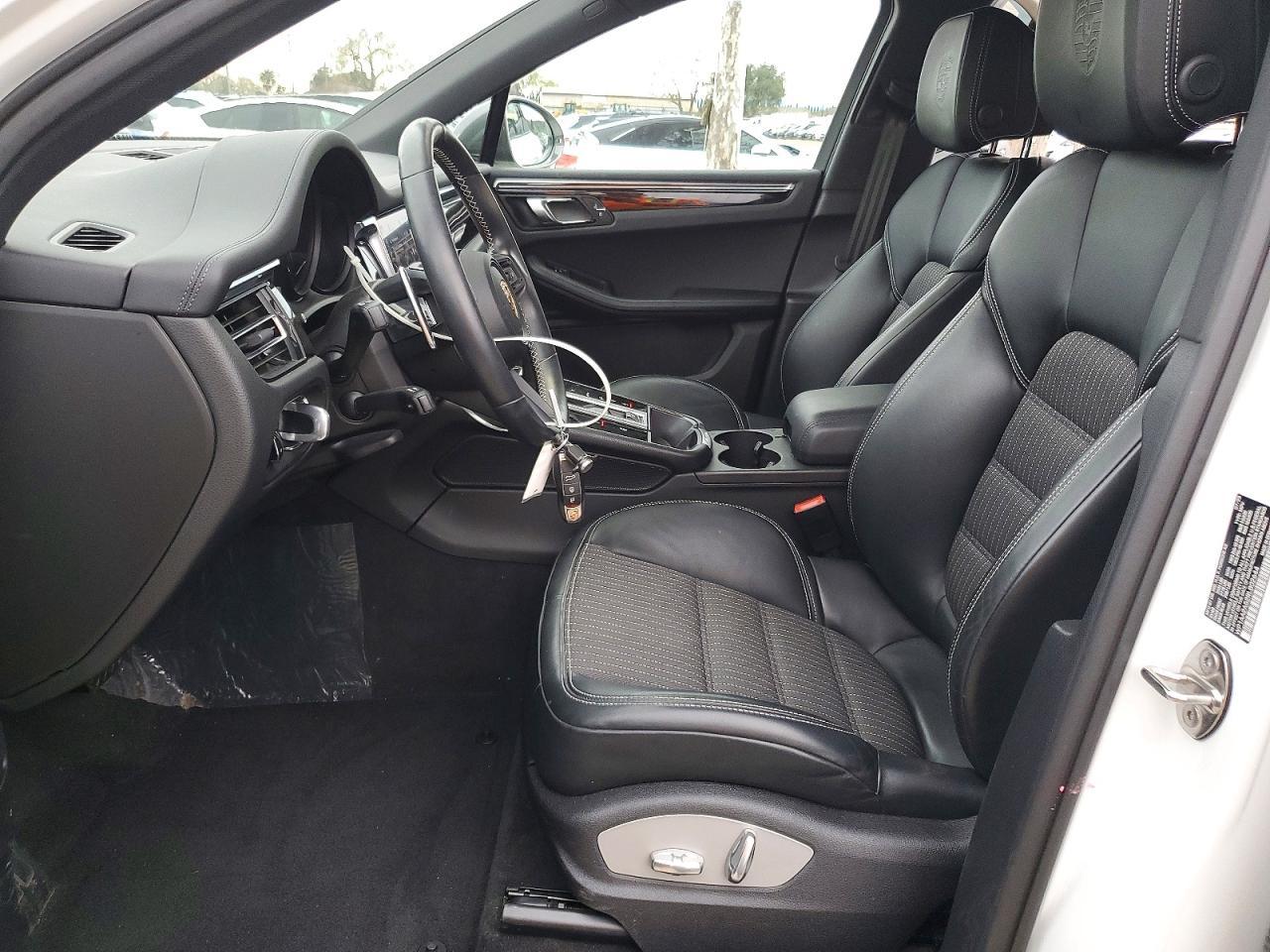 2024 Porsche Macan Base