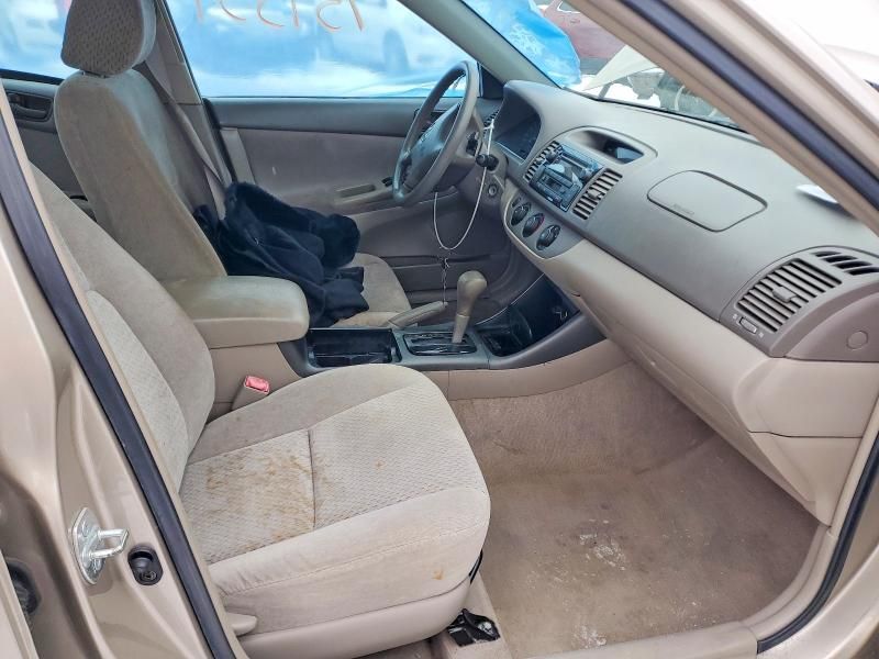 2004 Toyota Camry le