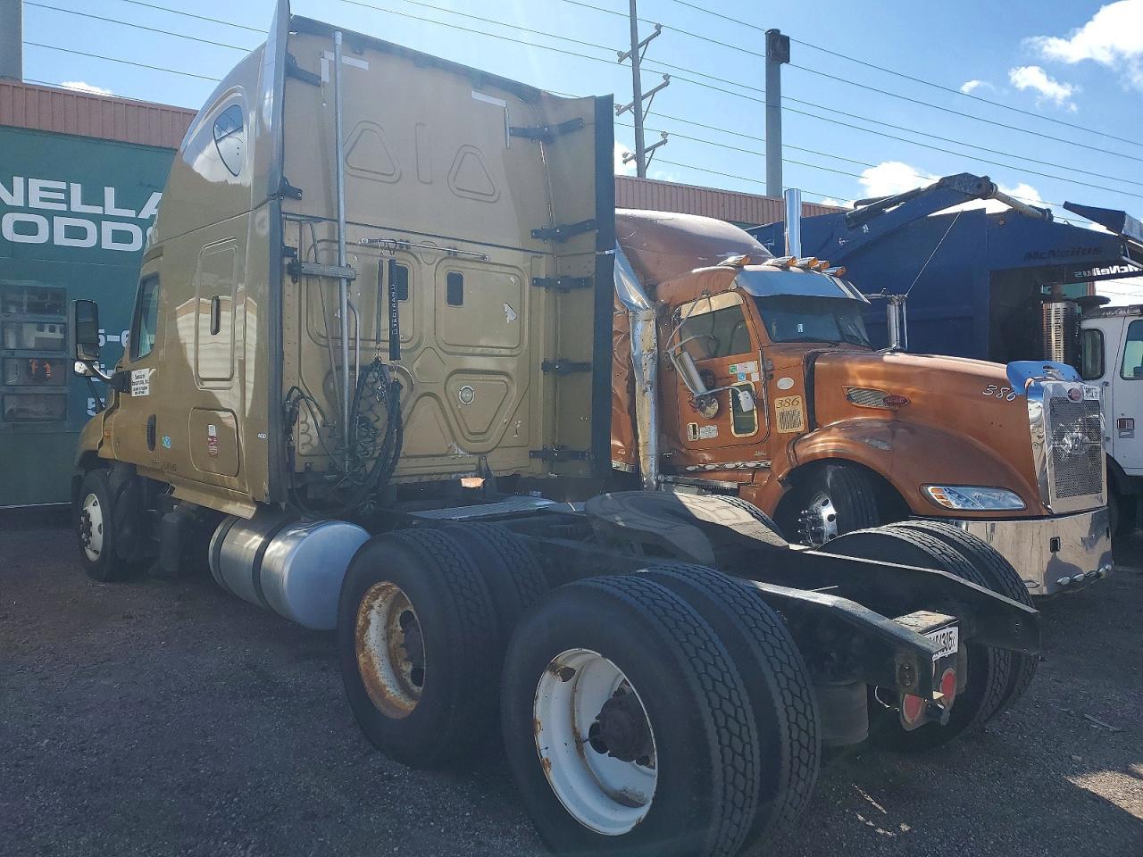 2016 Freigliner 2016 Freightliner Cascadia 125 Semi Truck